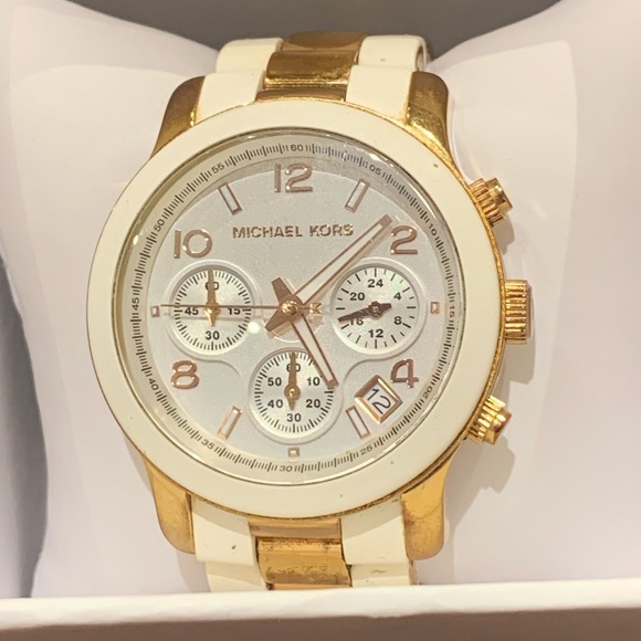 Gorgeous MK watch in White/Gold colour - Picture 3 of 10